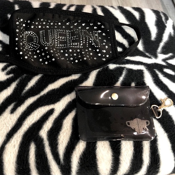 NWT Queen Mask with Holder - Picture 2 of 5